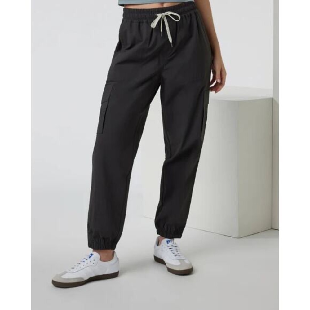 New VUORI Women's Birch Performance Jogger - Picture 2 of 8